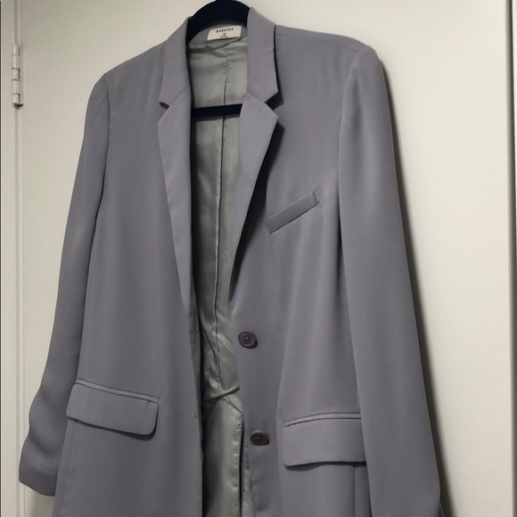 Never worn Aritzia Babaton Demy blazer. Size XS.